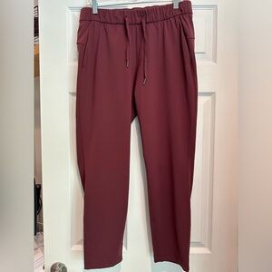 Lululemon on the fly women's pants - size 8 - Merlot